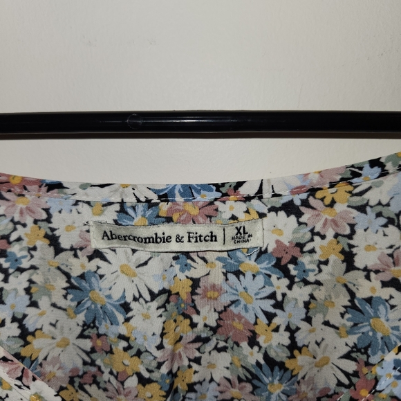 Abercrombie floral blouse - Picture 3 of 3